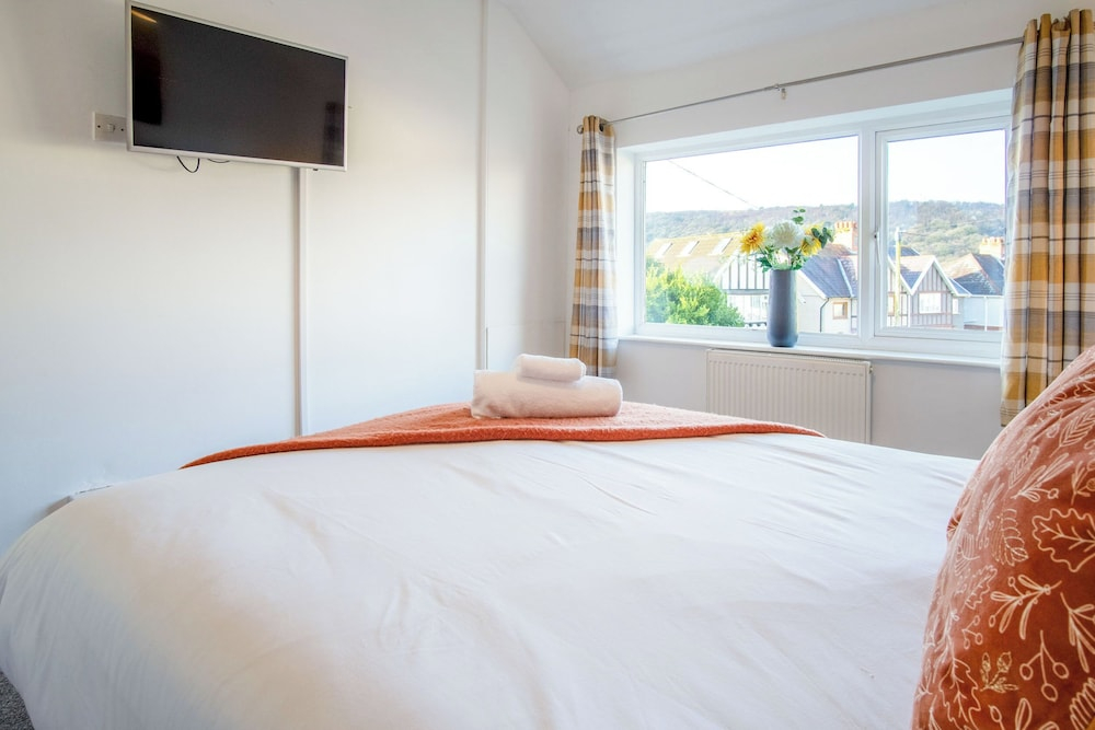 Gellionen - 2 Bedroom House - Clydach