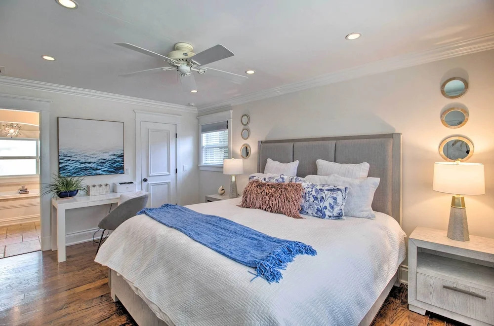 2 Mi to Dtwn: Luxury Getaway in Palm Beach Gardens