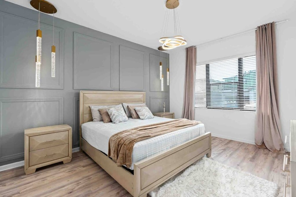 Super Ritzy 9BR 9BA Loft Private Pool