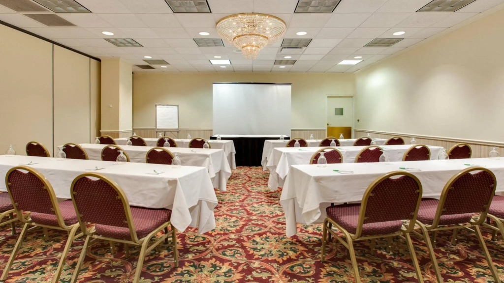 Holiday Inn & Suites Chicago-Downtown by IHG