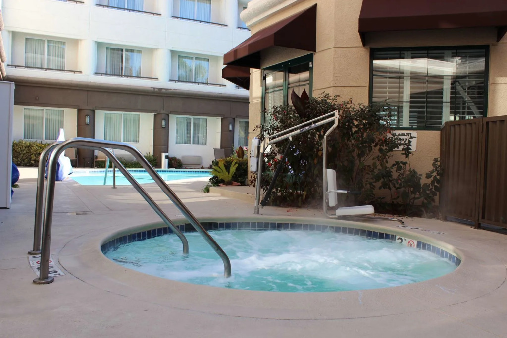 Country Inn & Suites by Radisson, San Jose International Airport, CA