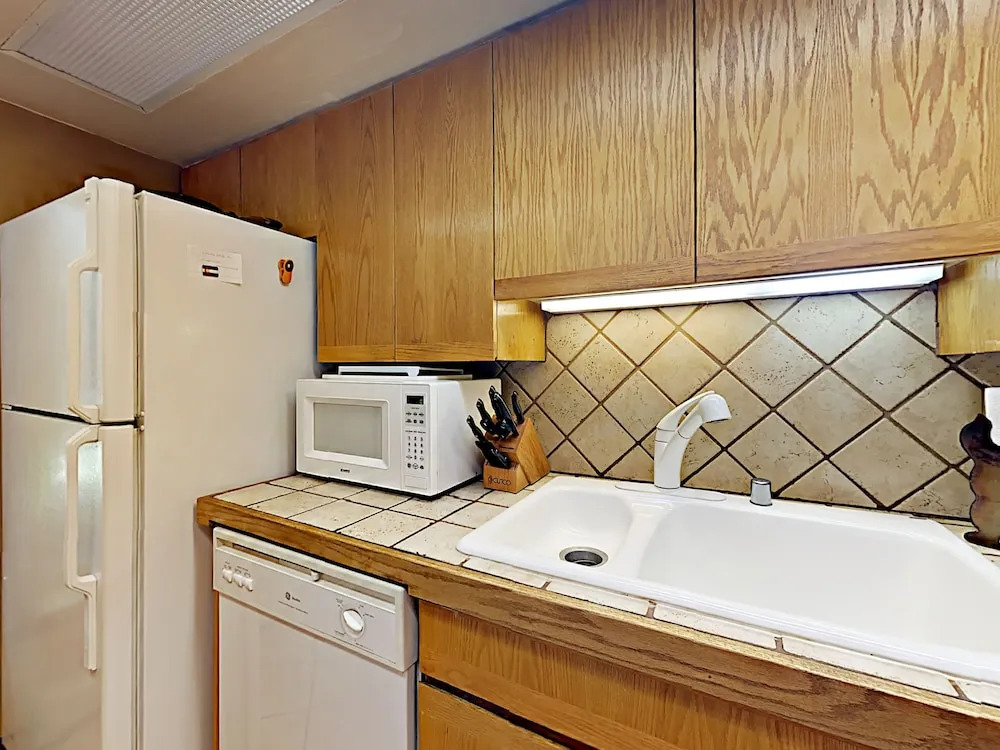Creekside Townhouse #300 - 3 Br townhouse by RedAwning