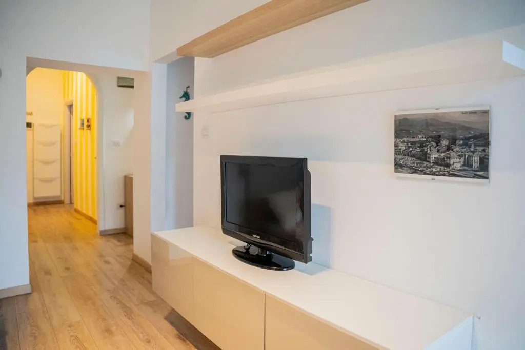 084 - Casa dei Limoni, cortile privato,5 minuti di auto dal mare