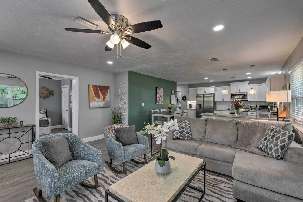 Bright Venice Getaway < 1 Mi to Historic Dtwn