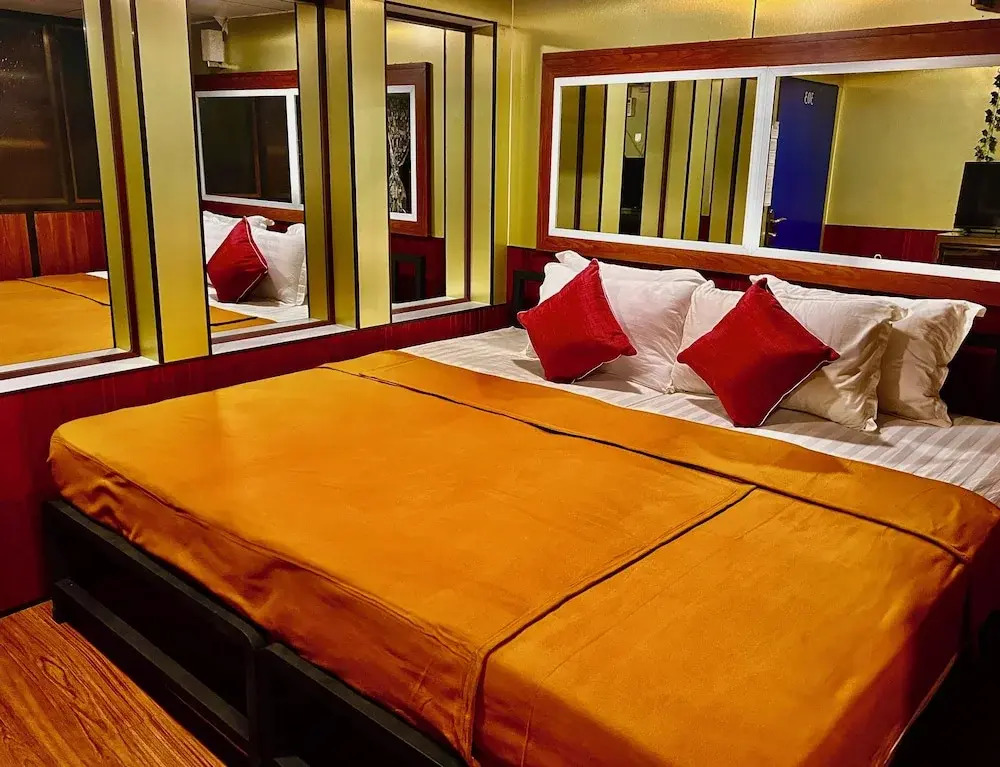 Oasis Floating Hotel Yangon