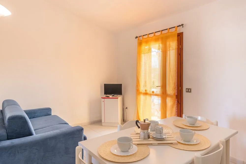 Outstanding Residenze Gallura 2 Bedroom Sleeps 5 Num0552