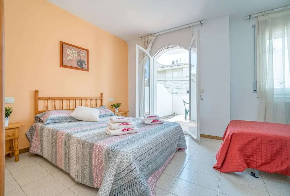 Apartment in Empuriabrava With Lake Views