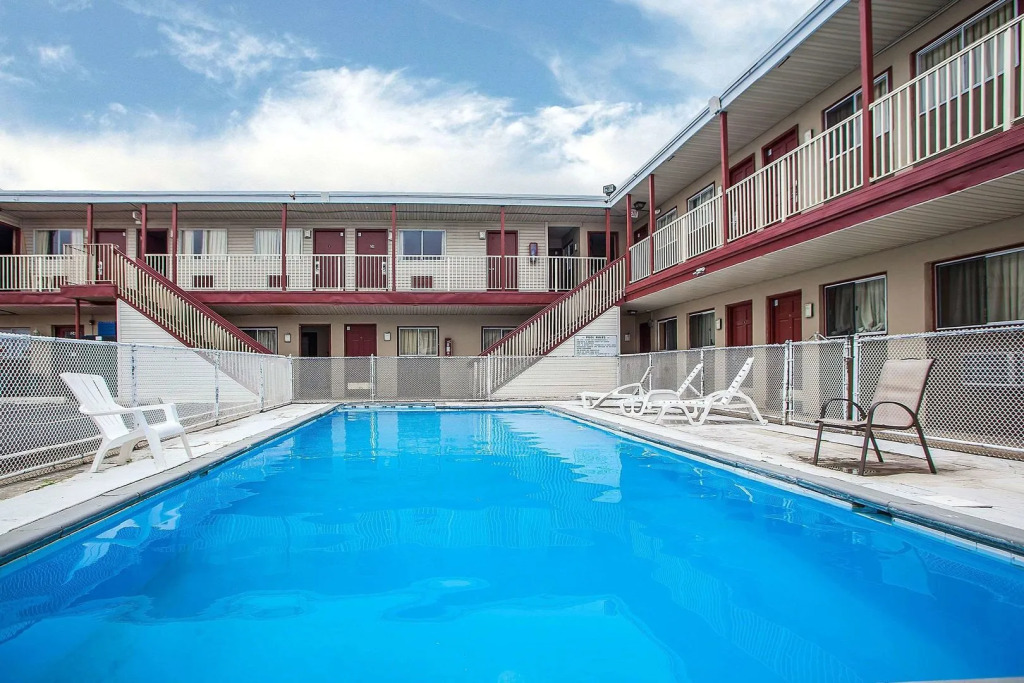 Flamingo Inn