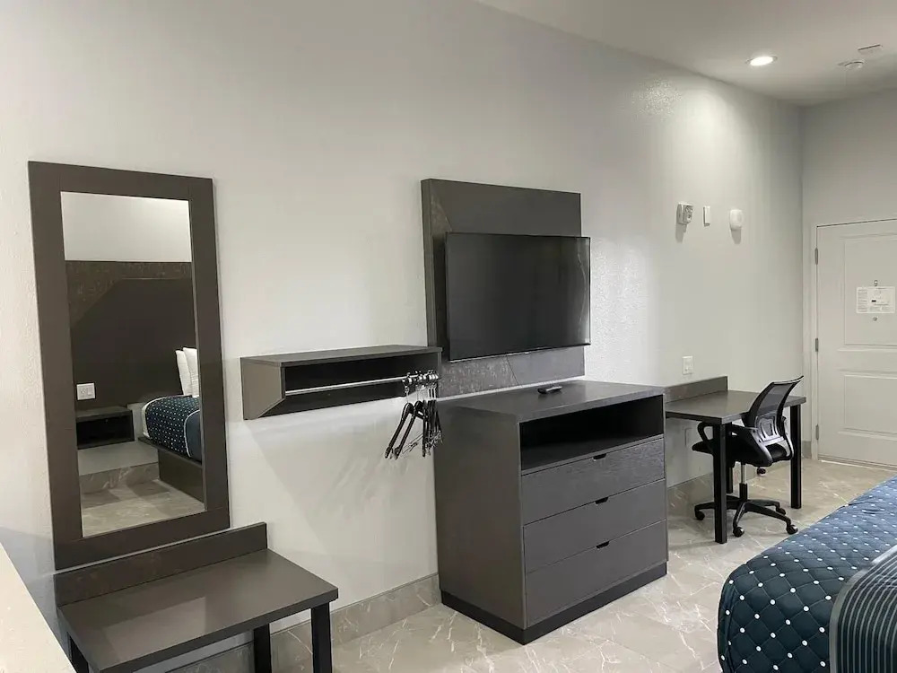 LiV Inn & Suites Houston
