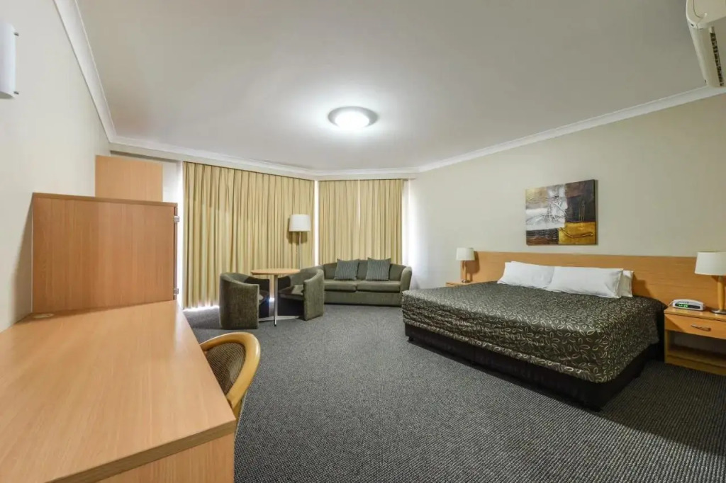 Golden Guitar Motor Inn