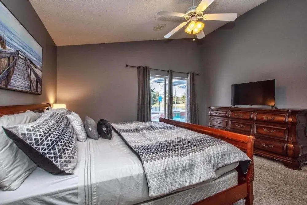 Beautiful Waterfront Home Close To Disney!large Spacious Layout, Pool & Wifi 4 Bedroom Home