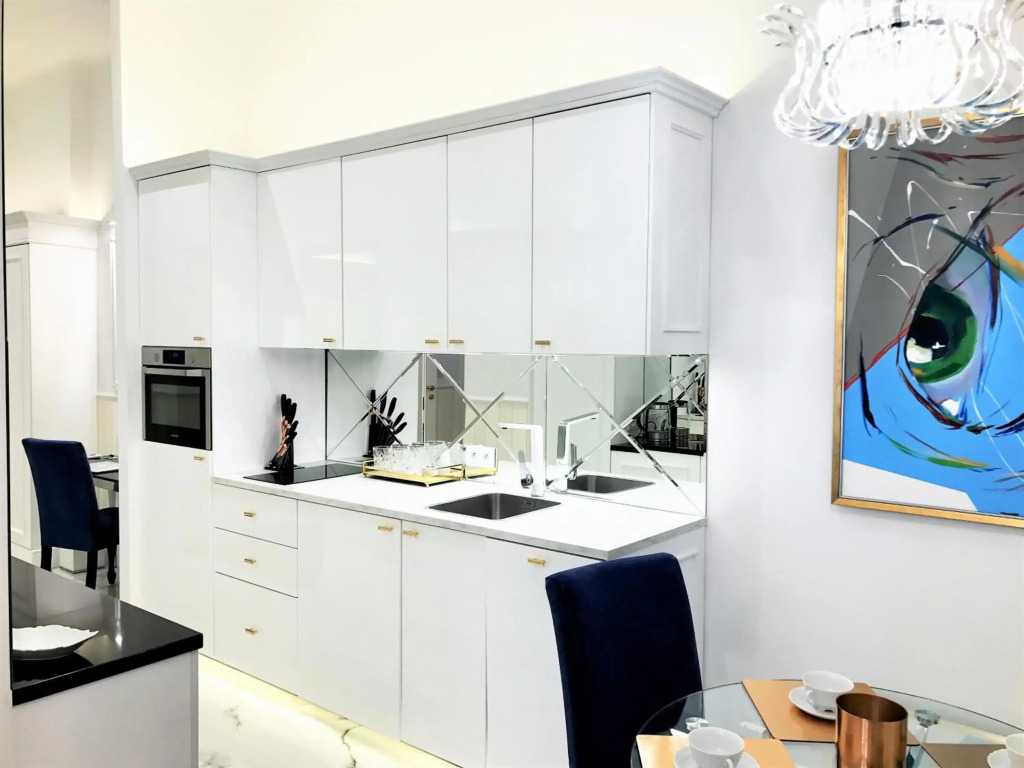 MONDRIAN Luxury Suites & Apartments Market Square IV