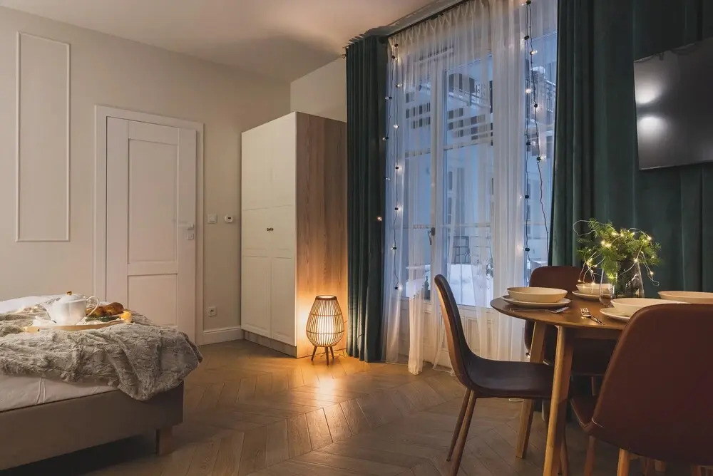 Atrium - Old Town Luxury Apartments - by Upstairs