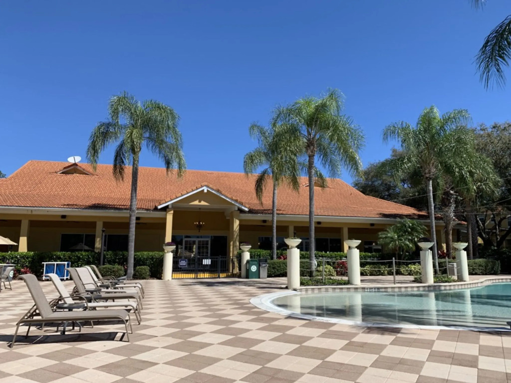 Newly upgraded modern 4BR/3BA private pool TH, Four Corners