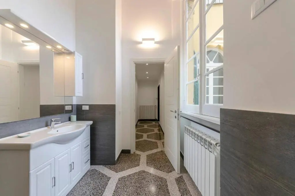 Joivy Elegant Flat for 7, in the Heart of Genoa