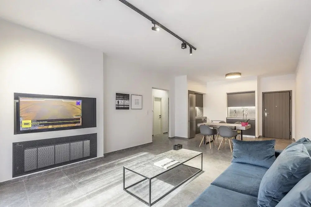 Winsome City Apartment