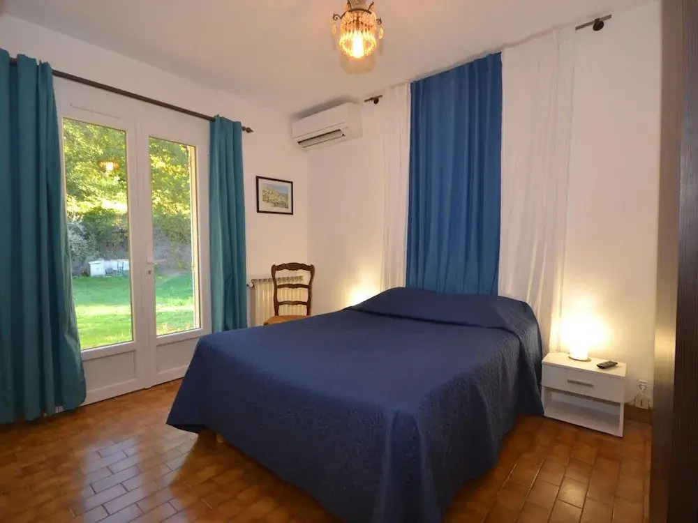 Villa With Swimming Pool Within the Luberon