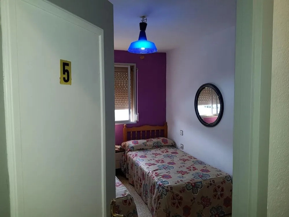 Low Cost Rooms Las Llaves 4
