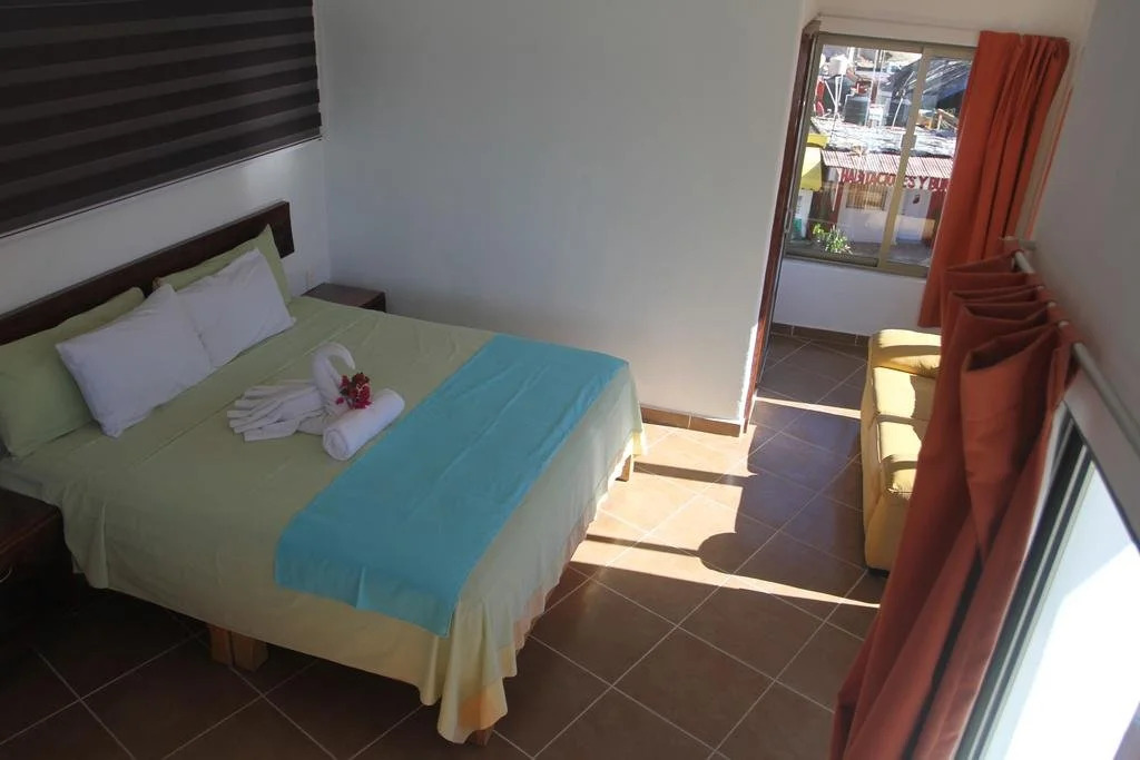 Las Brisas Hotel & Restaurant