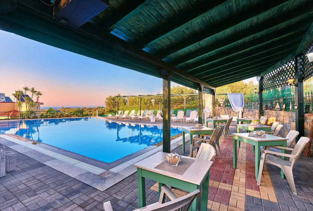 Everest Apartments and Suites