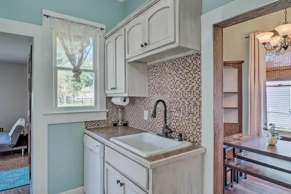 Lake Charles Cottage w/ Fireplace & Yard!