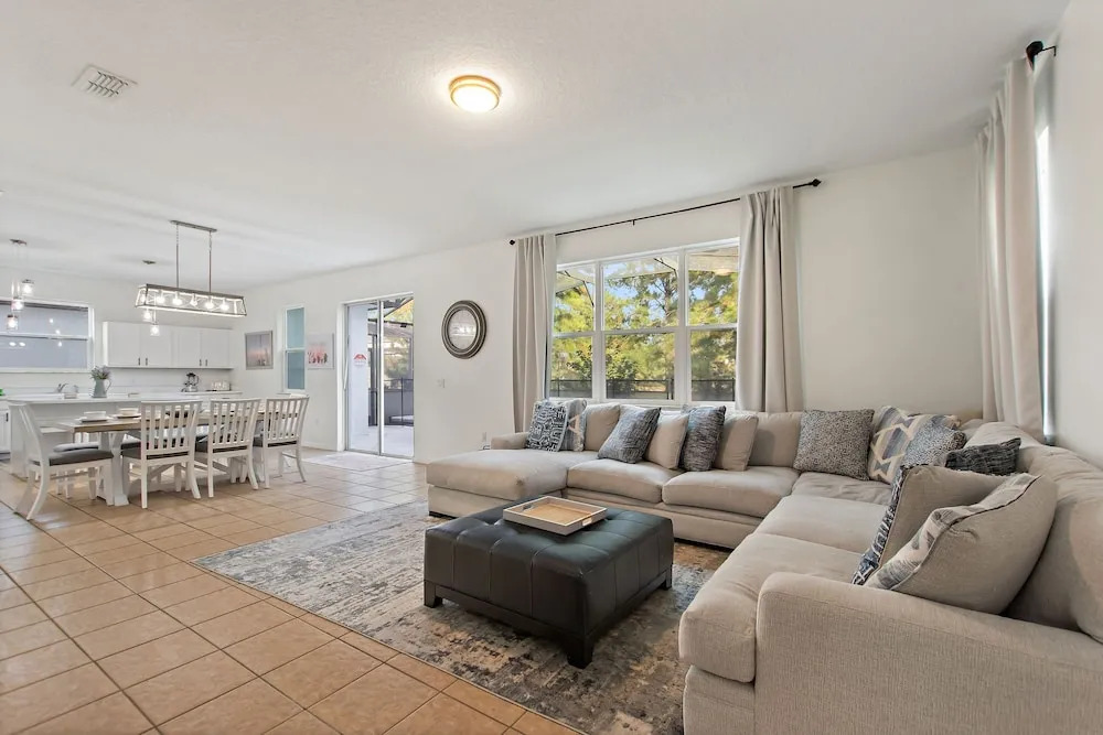 World Showcase At Windwood Bay By Shine Villas