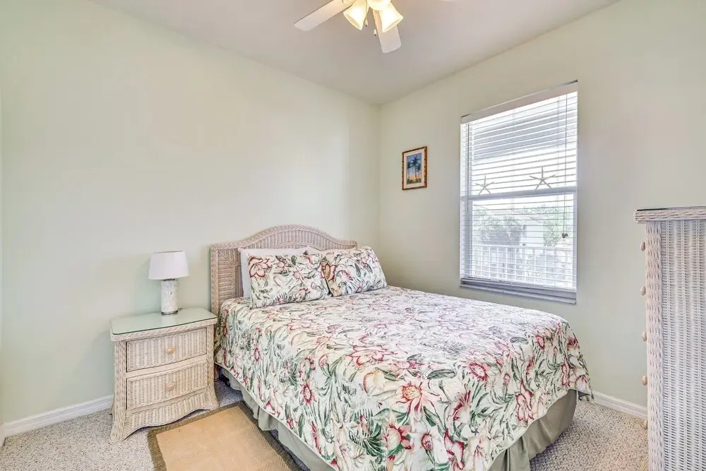 Sleek Naples Condo w/ Balcony: Snowbirds Welcome!