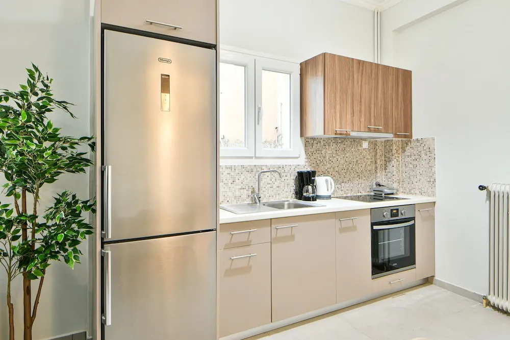Fresh & renovated apartment next to metro station
