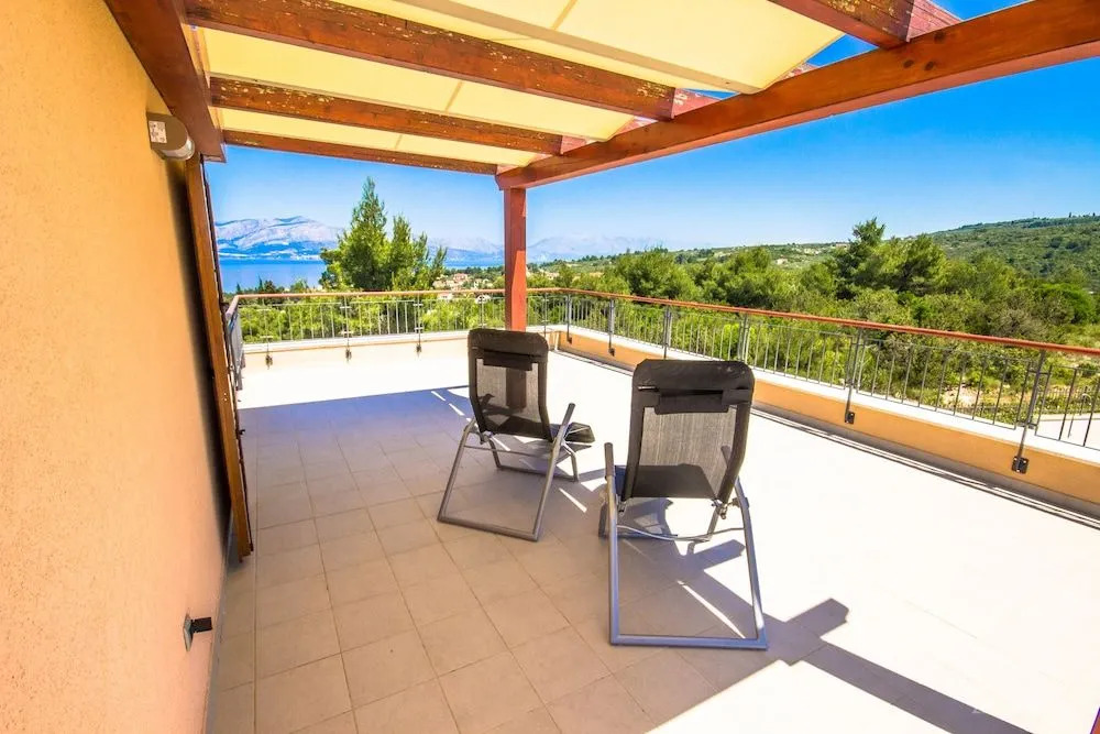 Villa Oleander by Domus Mirus - Rooftop Cinema & Pool & 6min Walk to Beach