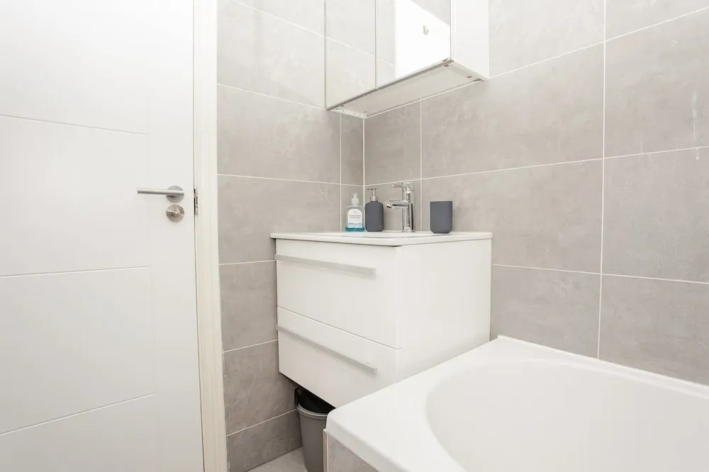 Modern 2 Bedroom Apartment On The Doorstep Of Queens Park