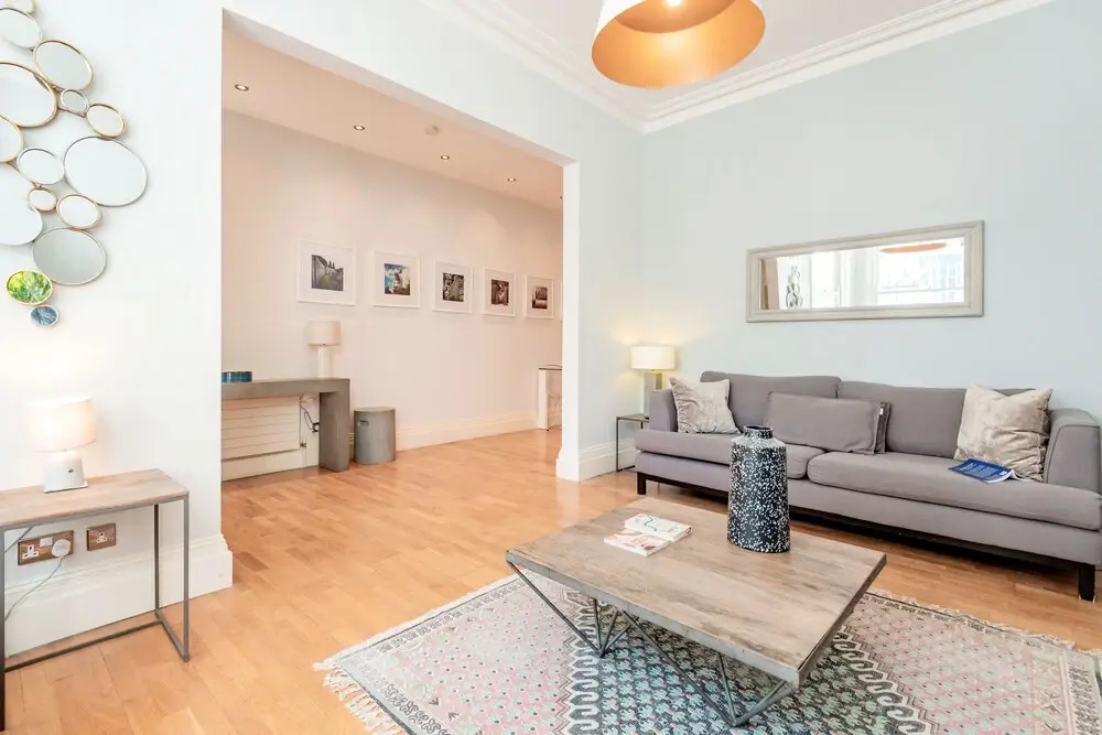 Stunning Home Near Earl's Court by Underthedoormat