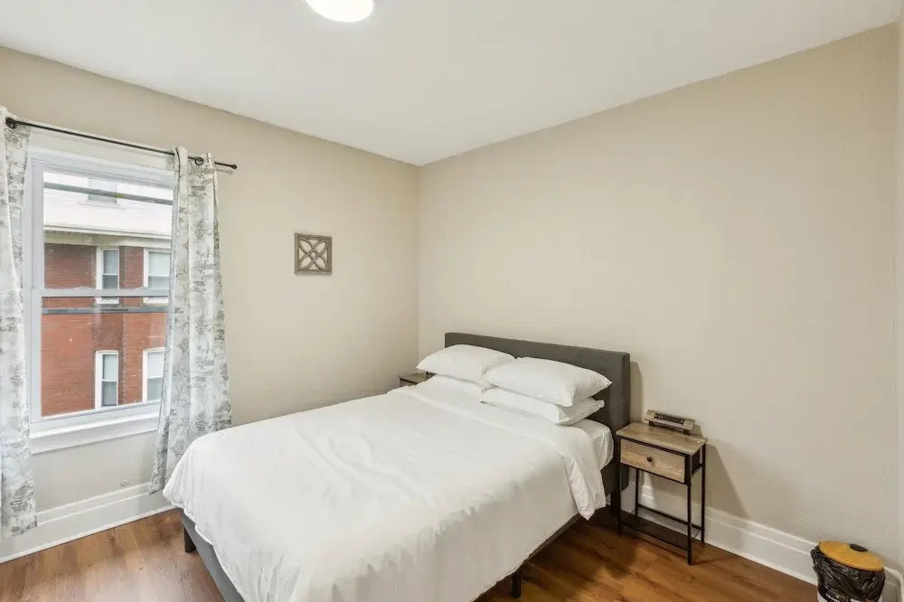 Cozy Upper Flat Minutes From Niagara Falls 3 Bedroom Apts