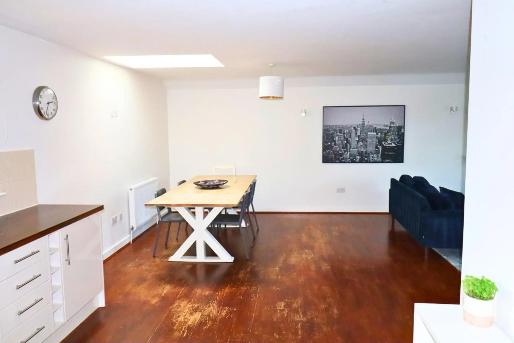 Wokingham - Large 2 bedroom Apartment