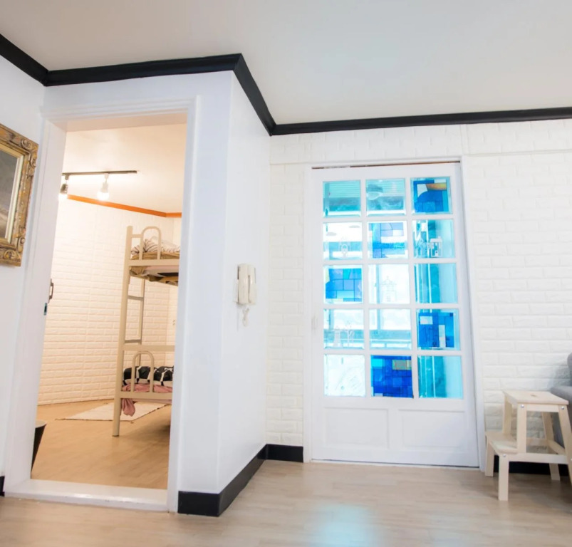 TnE House