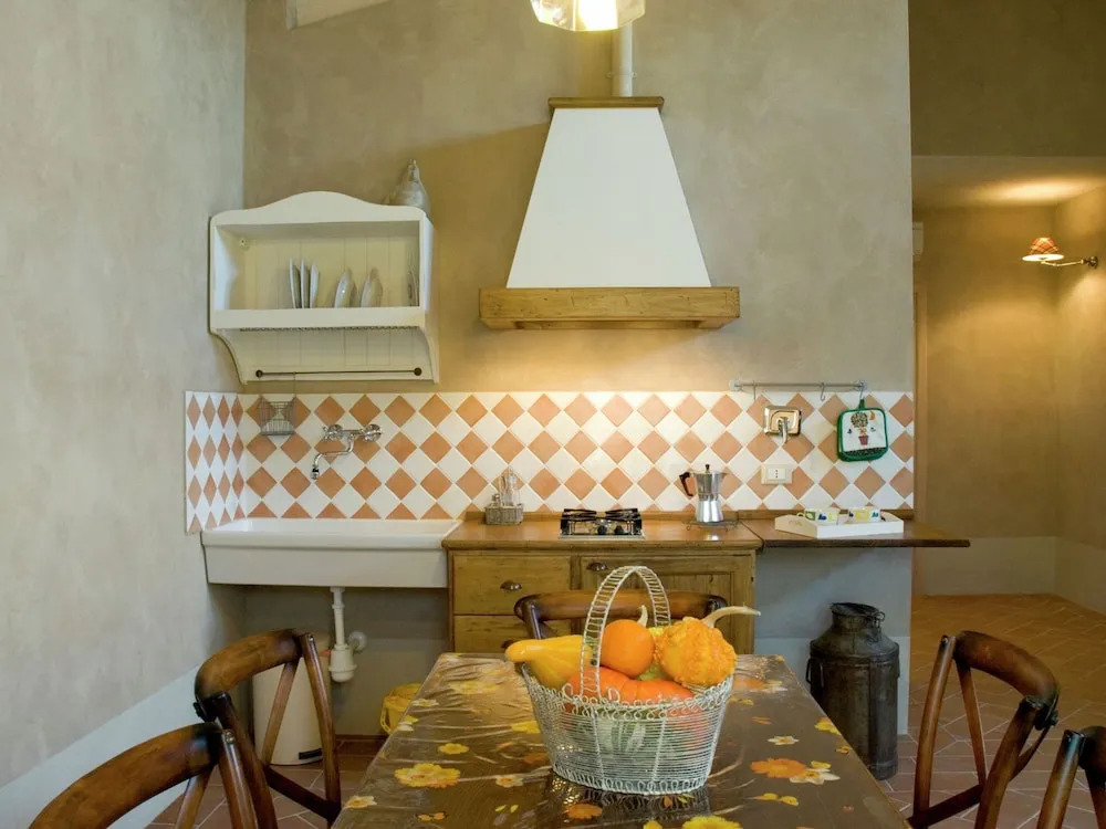 Tuscan Stay w/ Jacuzzi