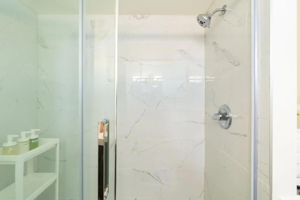 Beautiful 2BR Suite in central West Vancouver