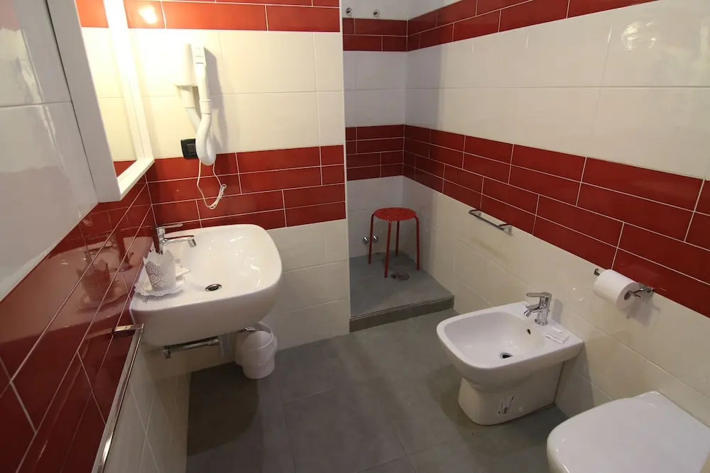 "7 SORELLE B&B" camere in pieno centro città con bagno privato, FREE HIGH SPEED WI-FI, NETFLIX