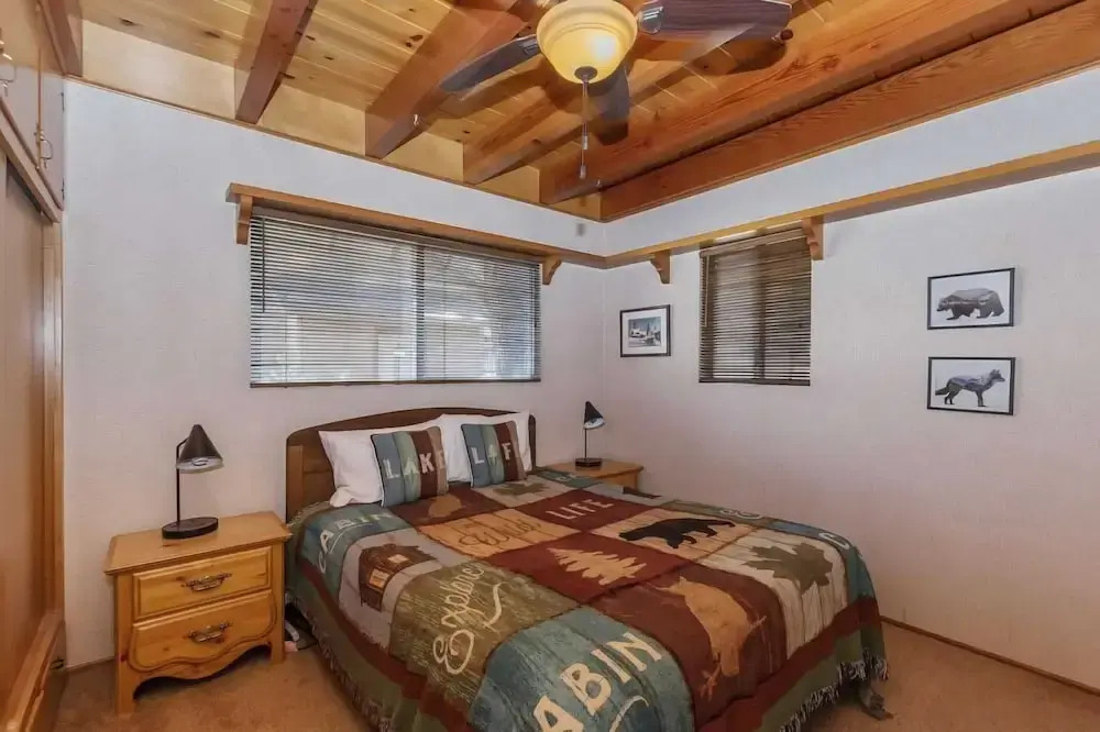 Sleeps 23 2 Homes, Lakefront, Private Dock, Hot Tub, Game Room, Swingset, View