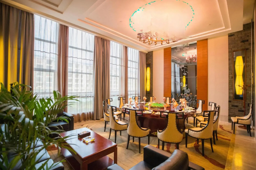 Hewitt Grand Hotel