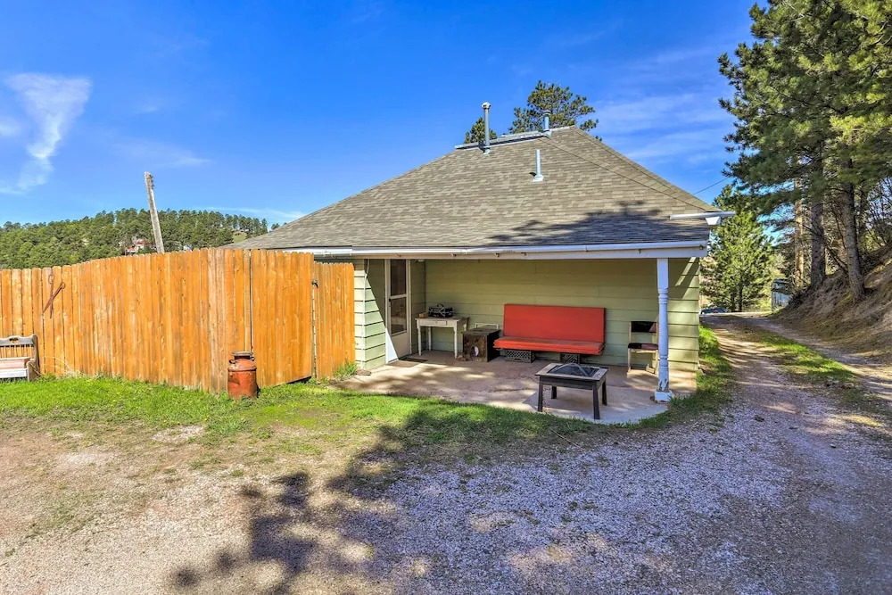 Classic Mountain Home, Half Mi to Main Street