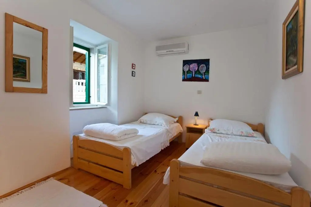 Villa Bonaca - Heated Pool, Harbour Views & Steps to Sea I Sumartin, Brač