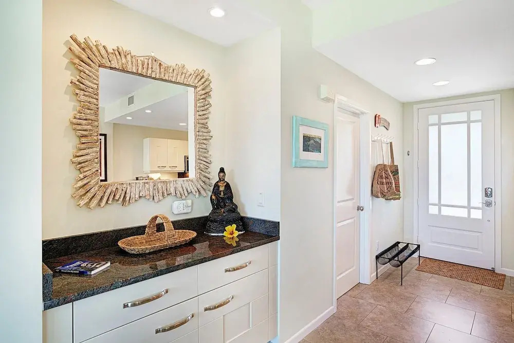 Ocean View - AC & Wifi - Walk to Beach & Shopping - Vrkcv