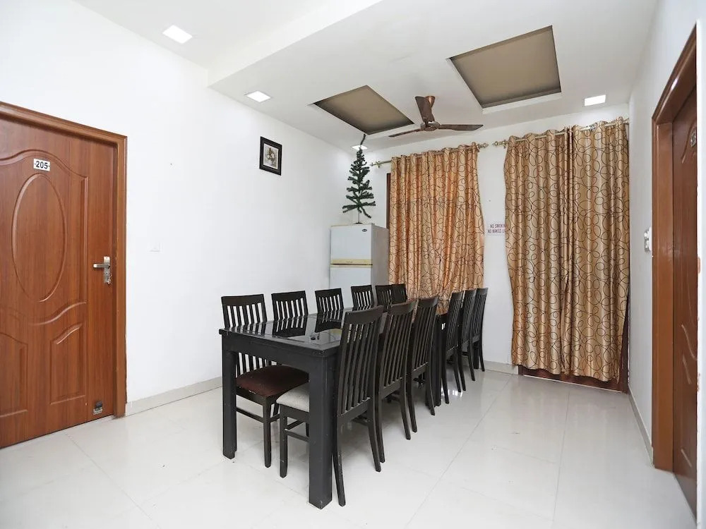 OYO 13493 Hotel Vridhi Inn