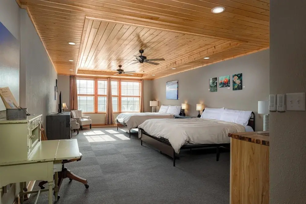 The NuWray Hotel & Carriage House