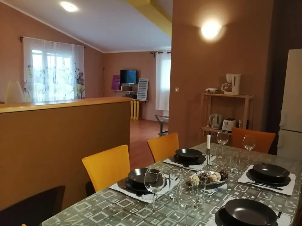 Homey Apartment in Pula With Swimming Pool
