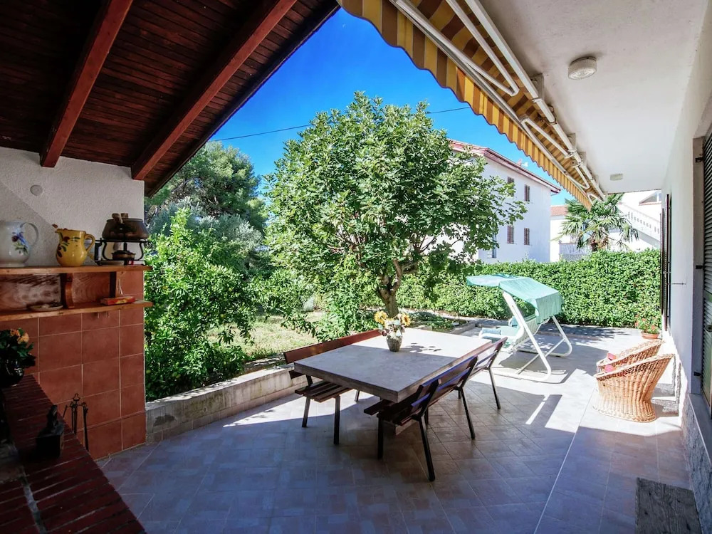 Apartment in Dalmatia With Terrace