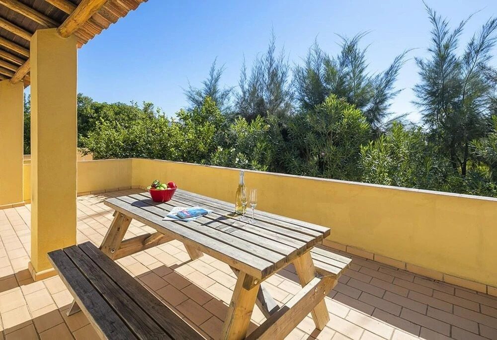 Villa Amarela - free heated pool short walk to centre of Carvoeiro