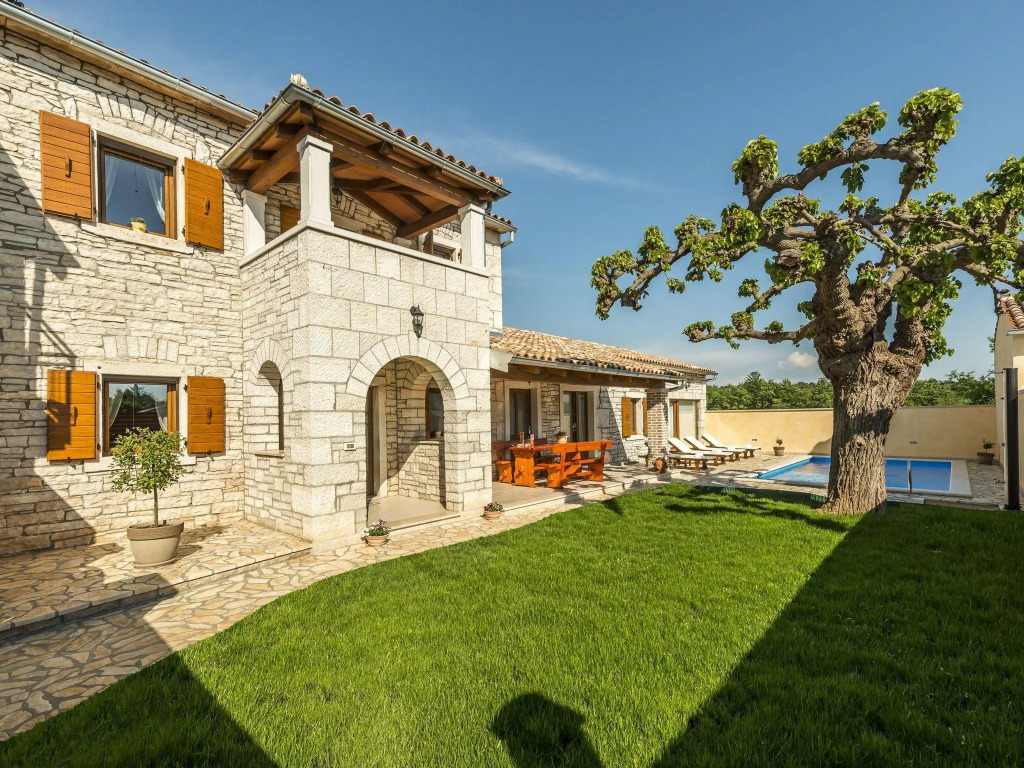Beautiful holiday home with private pool 5 km away from Lim Fjord