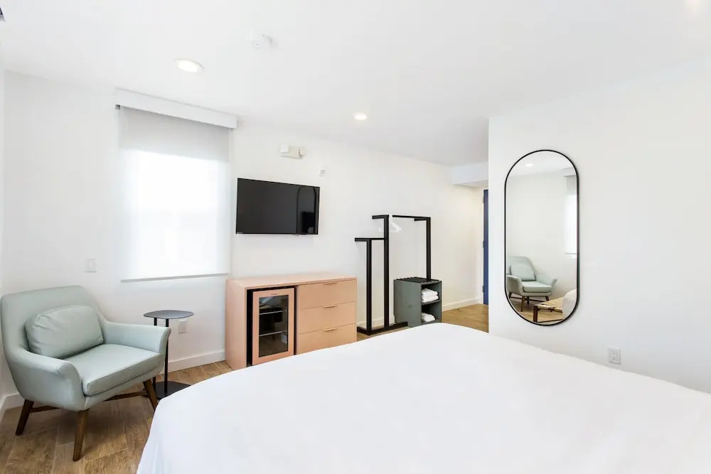 Grove Hotel