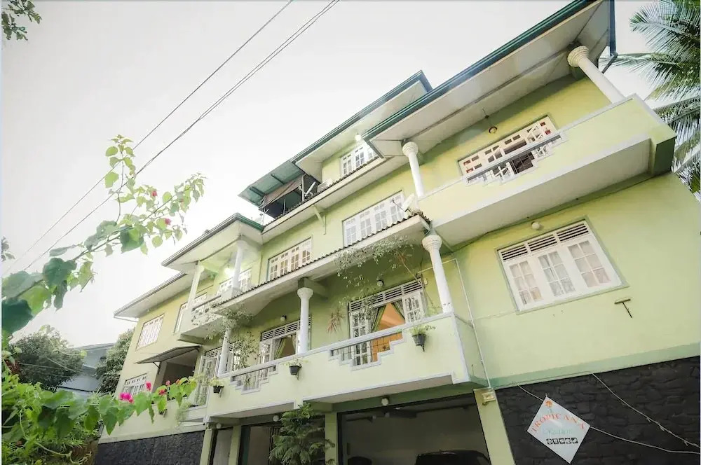 OYO 464 Tropicana Residence